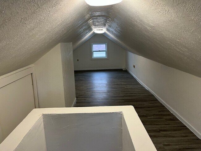 Building Photo - 631 Tisdale Ave