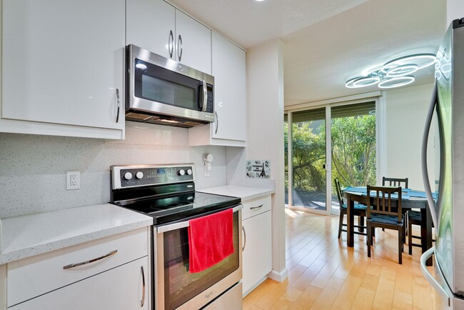 Building Photo - 505 Cypress Point Dr