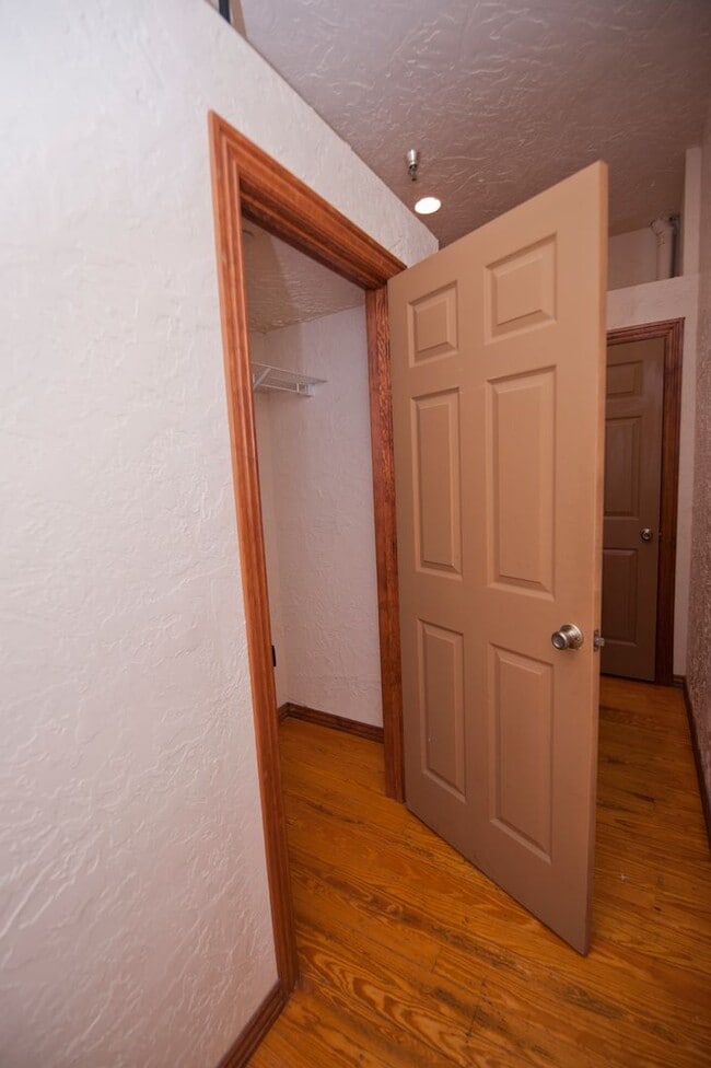 Building Photo - Market 105