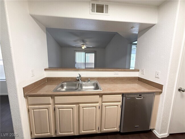Foto del edificio - 555 E Silverado Ranch Blvd