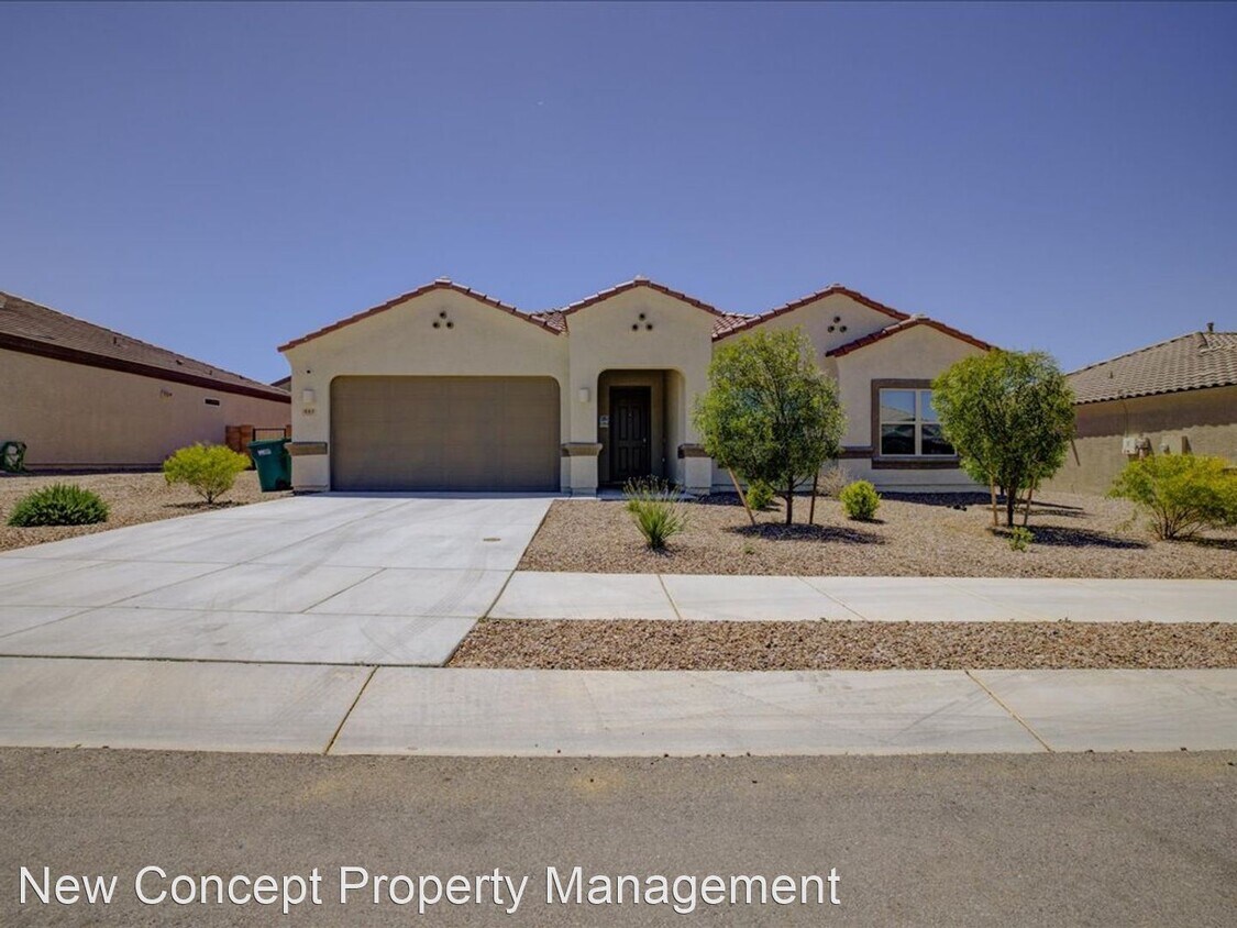 4 br, 2 bath House 483 W Weldon St House for Rent in Corona de