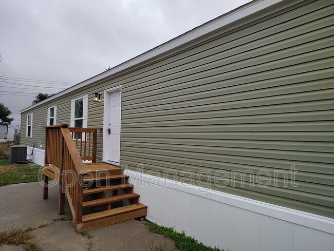 Building Photo - 24 Erin Ln