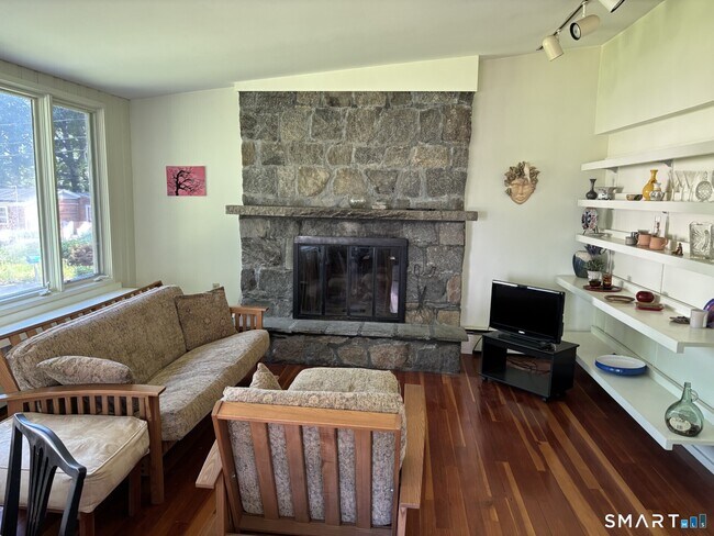 Building Photo - 149 Old Sachems Head Rd