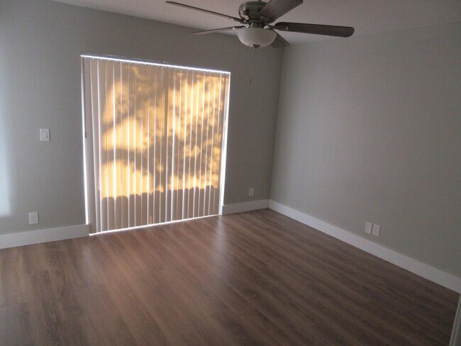 Building Photo - 401 Cypress Way W