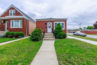 Building Photo - 5557 S Kildare Ave
