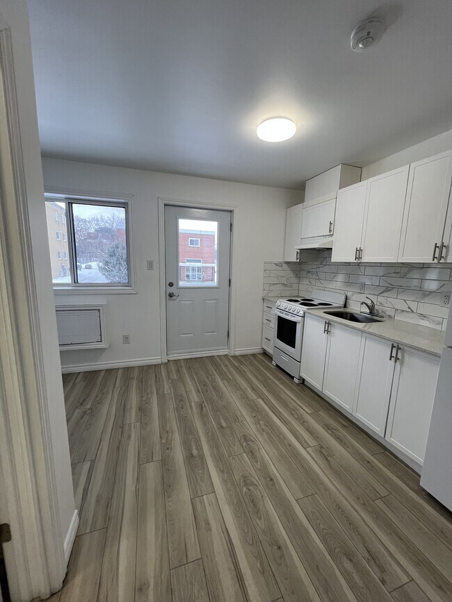 Photo du bâtiment - 630 Cummings Ave