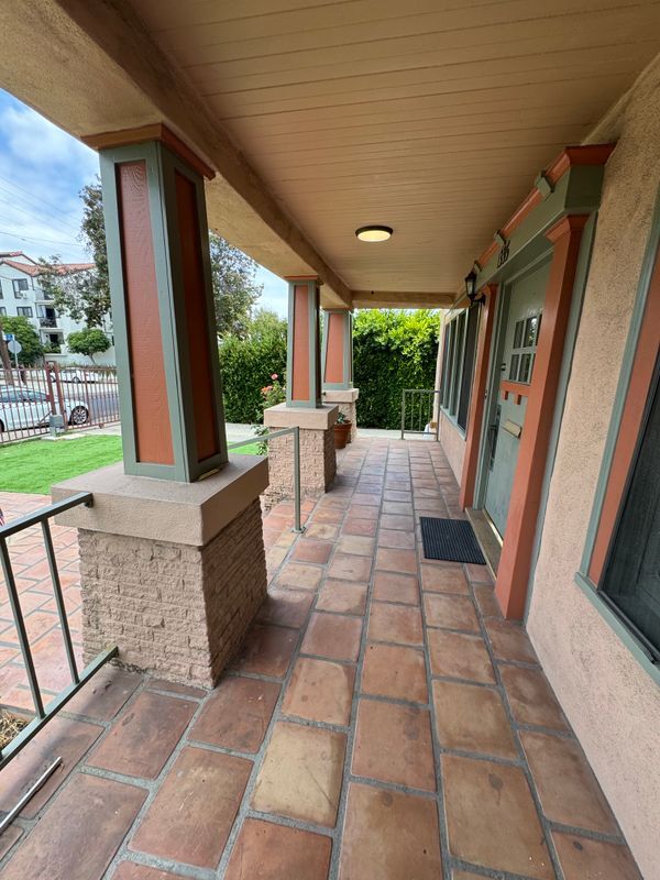 Building Photo - 1335 N Mansfield Ave