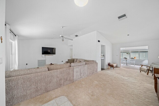 Foto del edificio - Charming 2BR House in Sebring