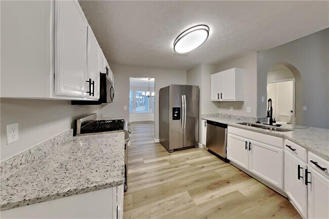 Foto del edificio - 1719 Silverchase Dr SW