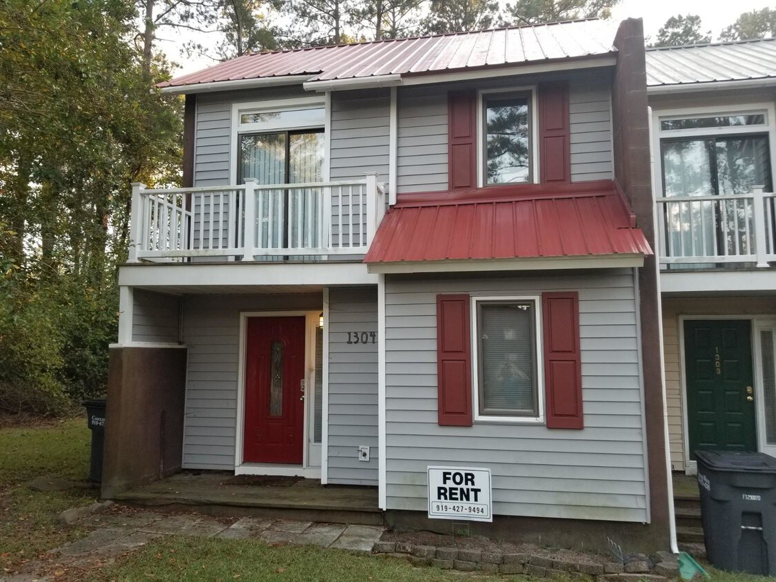 1304 Dover St, Southern Pines, NC 28387 Condo for Rent in Southern