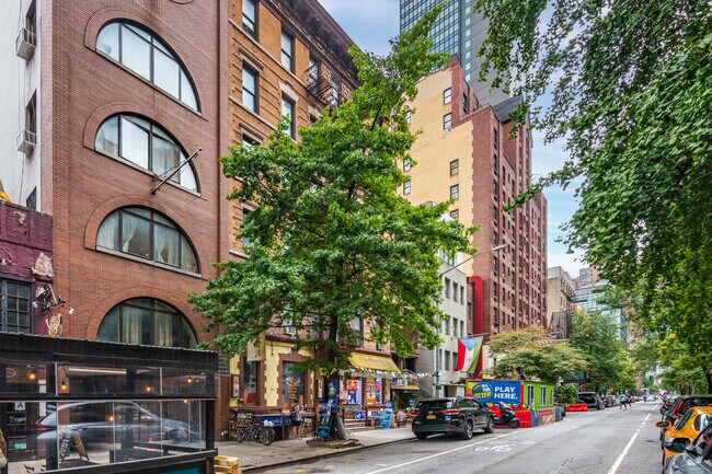 Foto del edificio - 246 E 51st St