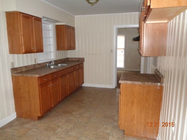 Building Photo - 3900 Hermitage Dr