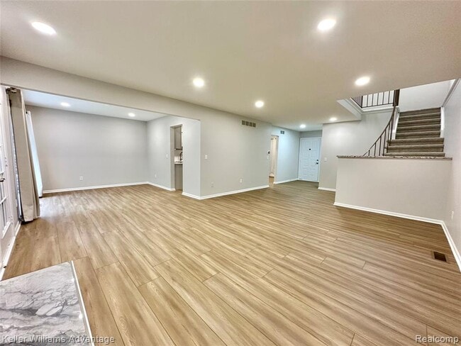 Building Photo - 31404 Hunters Cir Dr