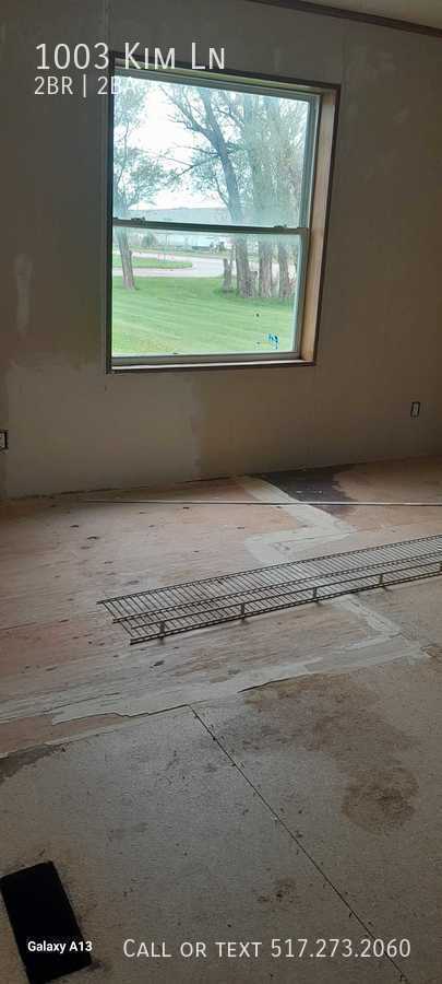 Building Photo - Spacious 2 Bed 2 Bath Mobile home. Handyma...