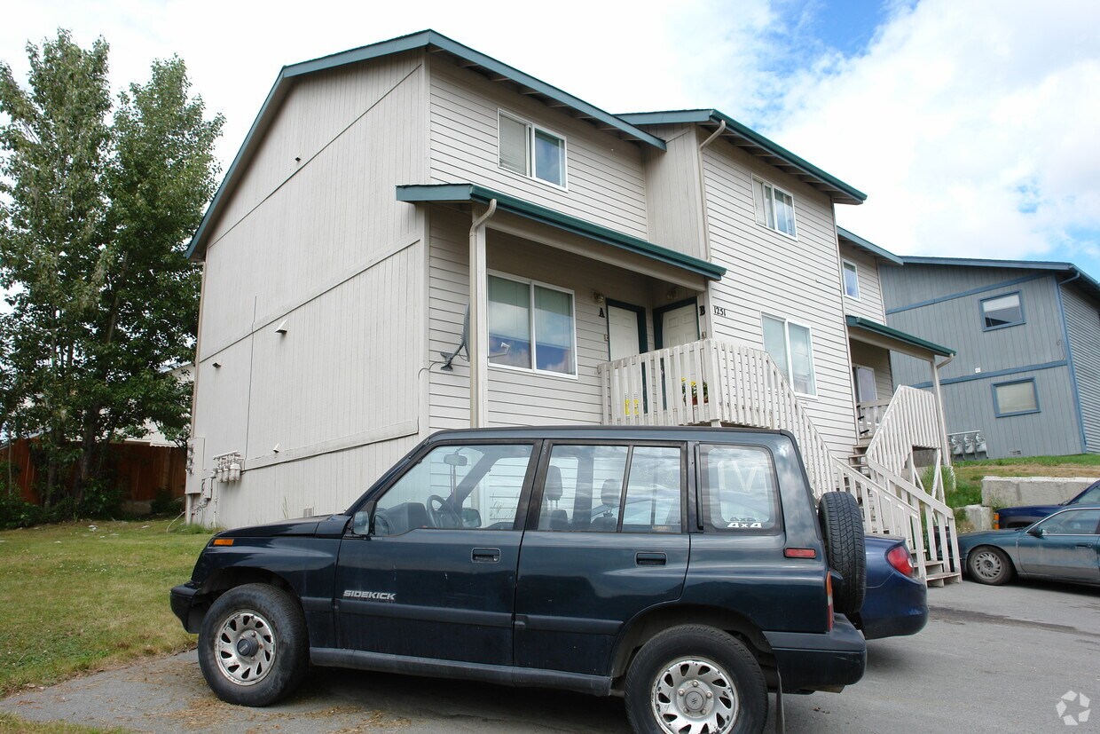 Building Photo - 1251 Balfour Dr