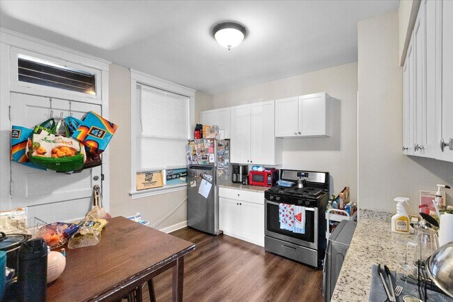 Foto del edificio - 4000 N Southport Ave