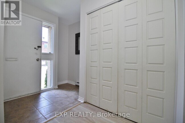 Photo du bâtiment - 3691 Albion Rd S