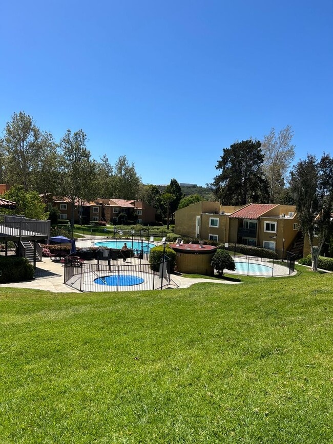 Building Photo - 3Bedroom 2 bath in Gated Waterbridge commu...