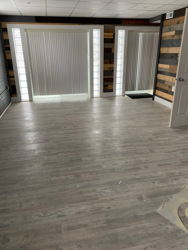 Living area - 904 E Jefferson Blvd