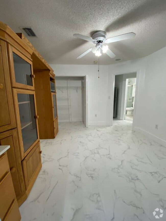 Building Photo - 9149 SW 157th Ct