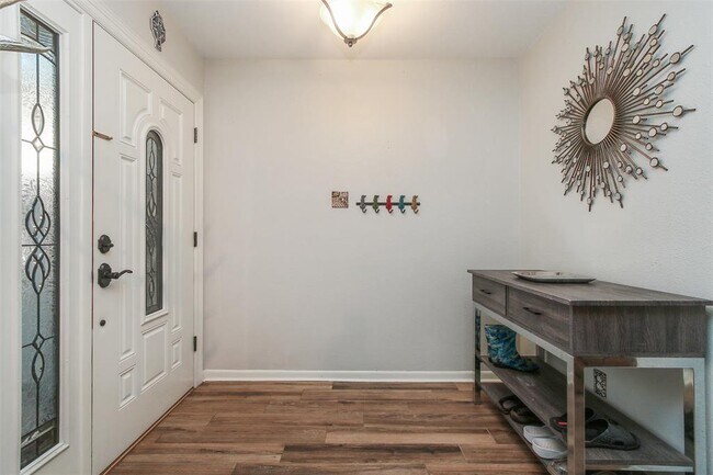 Building Photo - 2309 W Settler's Way