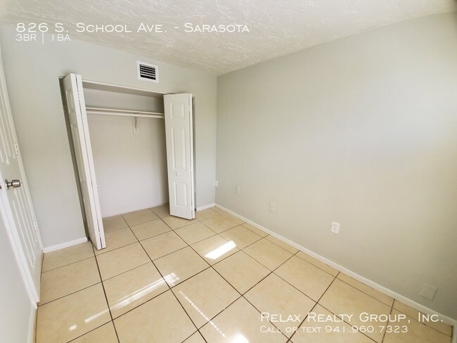 Foto del edificio - 826 S School Ave