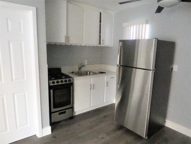 Building Photo - 2403 Louella Ave