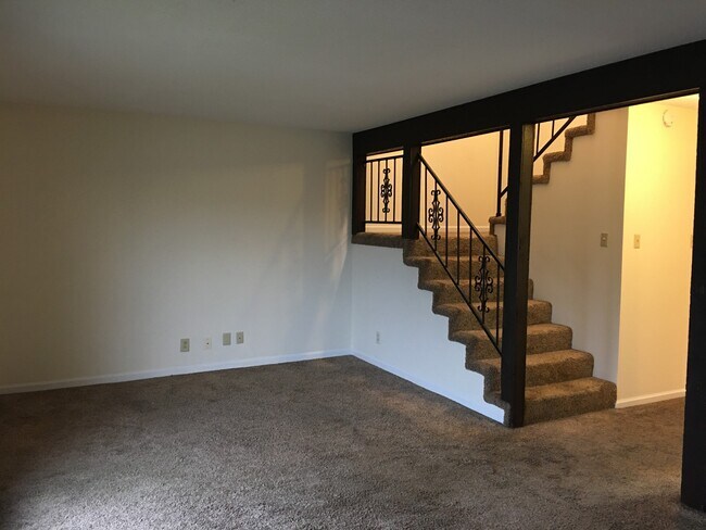 Building Photo - 2110 Ashland City Rd