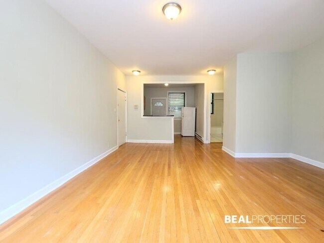 Foto del edificio - 0 bedroom in CHICAGO IL 60657