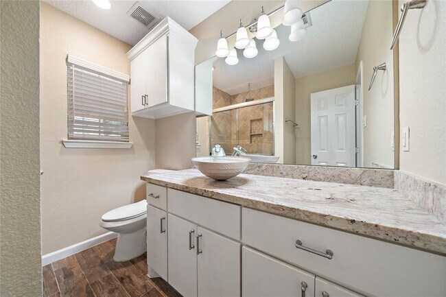 Foto del edificio - 5966 Longmeadow St