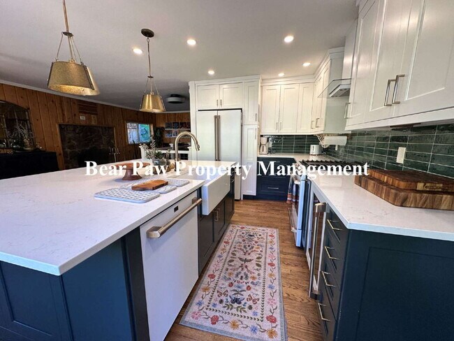Foto del edificio - Cozy FURNISHED or  Unfurnished  2-Bed, 2-Bath Haven  on the creek!