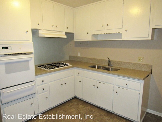 Building Photo - 1017 N Shattuck Pl