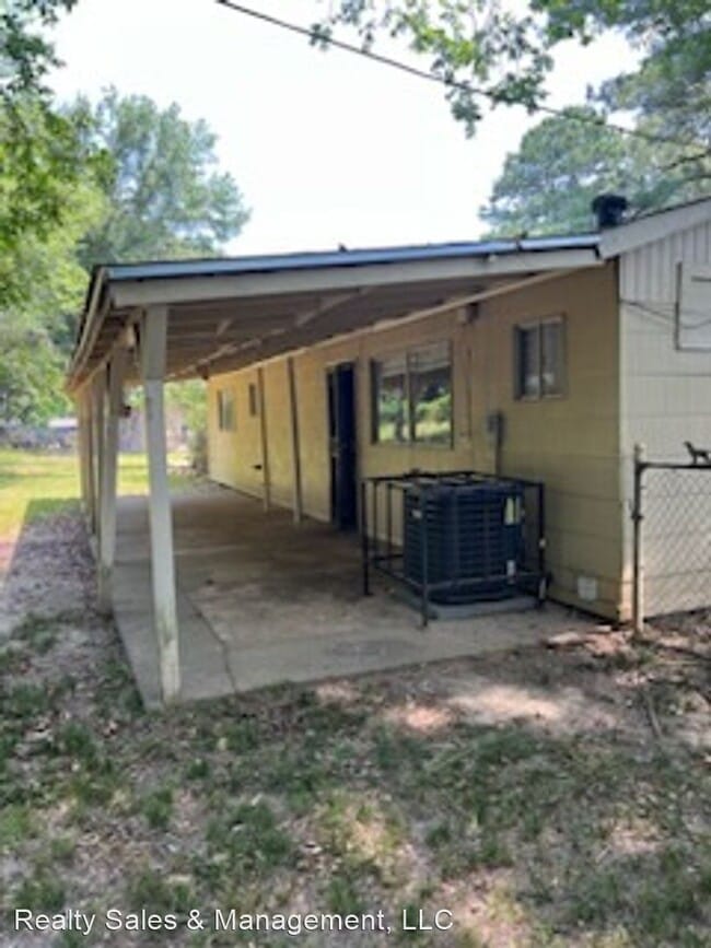 Building Photo - 3 br, 1.5 bath House - 419 Queen Julianna ...