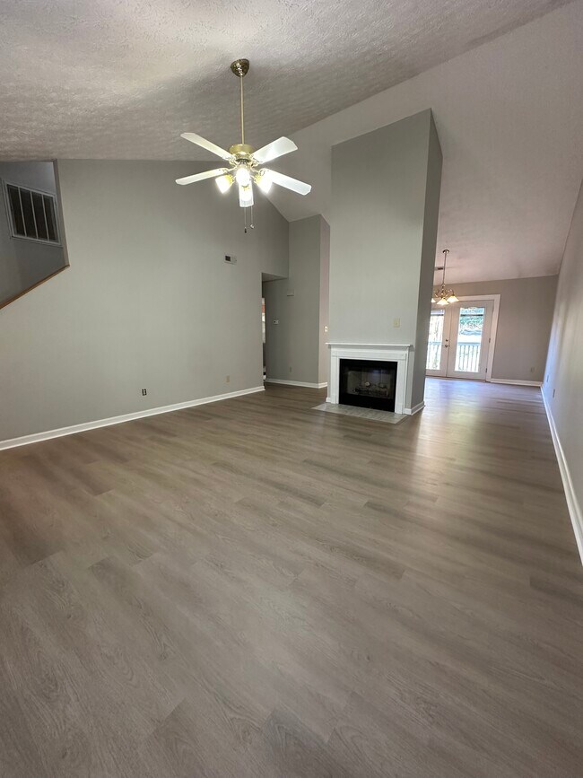 Foto del edificio - 726 Settlers Pond Way