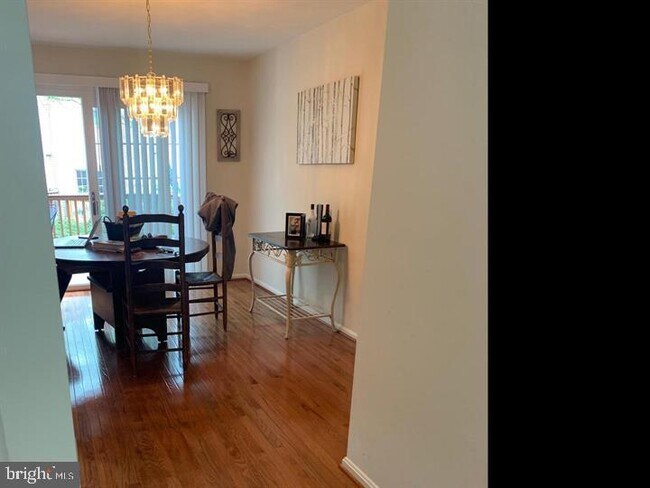 Foto del edificio - 4257 Sleepy Lake Dr