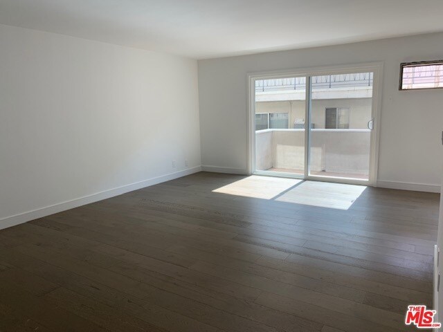 Foto del edificio - 743 N Sweetzer Ave
