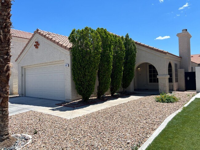 Building Photo - Hard to Find, Single Story Pool and Spa Home