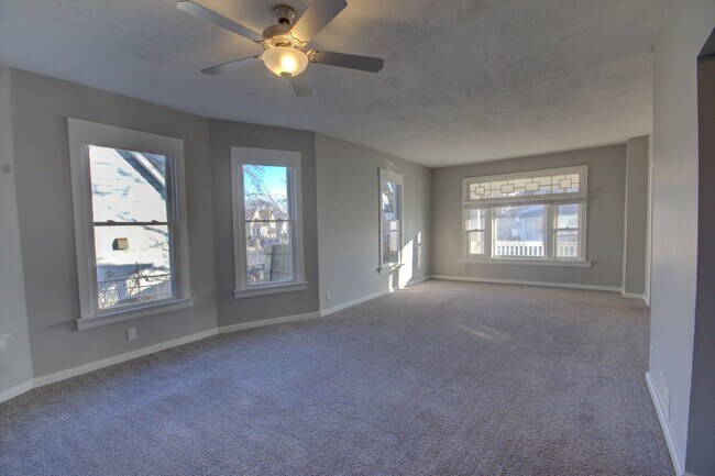 Foto del edificio - 2230 Redwood Ave