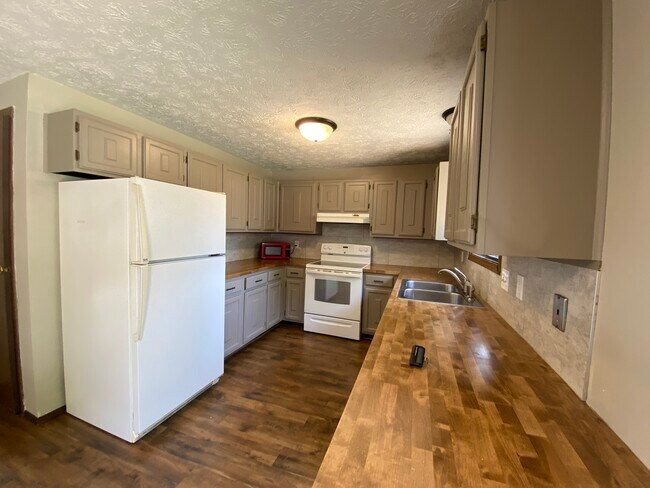 Kitchen - 4420 60th St