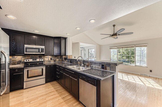 Foto del edificio - Beautiful 3 Bed 2 Bath House in Thornton A...