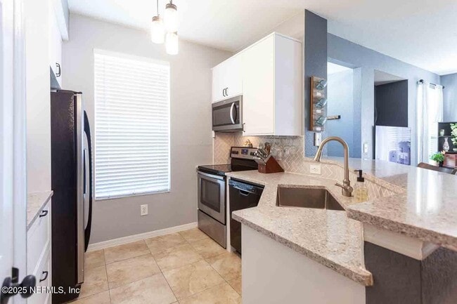 Building Photo - 13700 Richmond Park Dr N