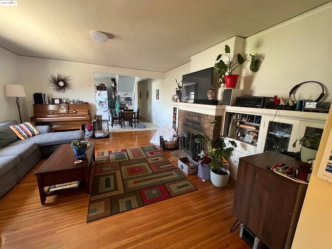 Building Photo - 900 Everett Ave