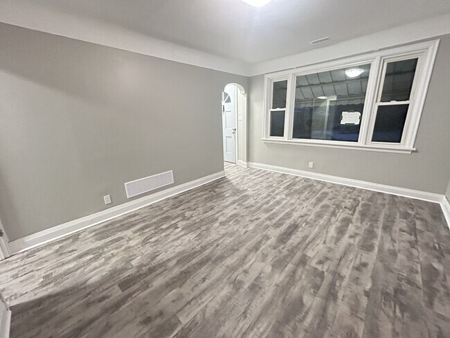 Photo du bâtiment - 307 W 2nd St