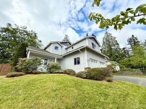 Building Photo - 3227 NE Chaudie Ct