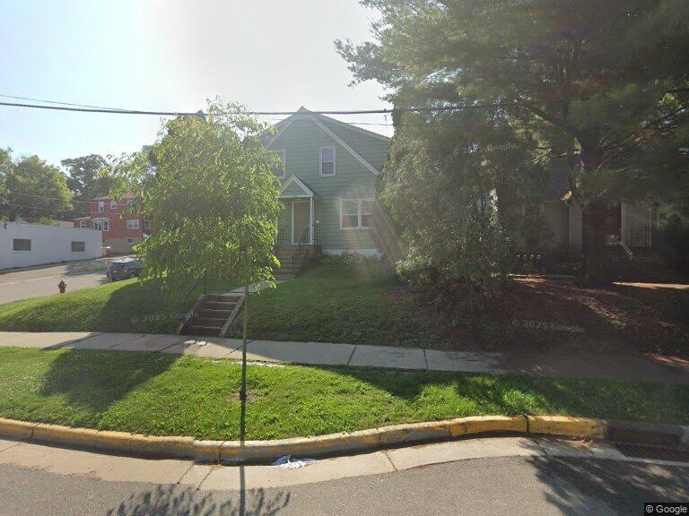Front - 2229 Winnebago St