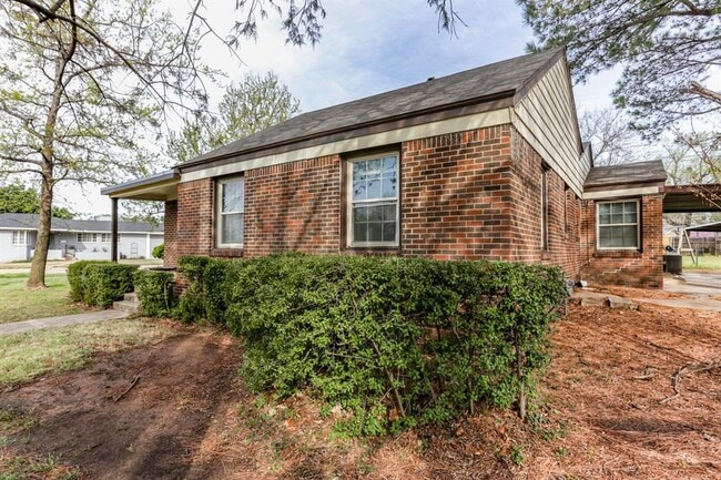 Foto del edificio - 401 E 7th St