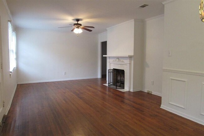 Building Photo - 4816 Maplewood Dr