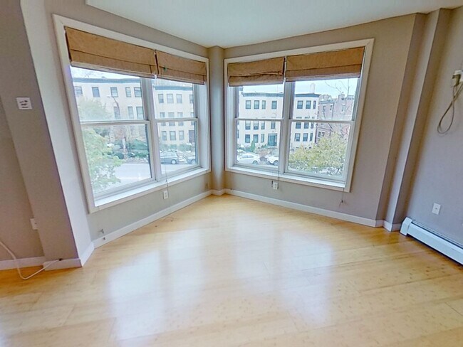 Foto del edificio - Recently Renovated Studio Right on Park Dr...