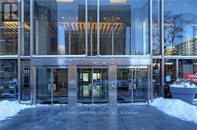 Photo du bâtiment - 111 St Clair Ave W