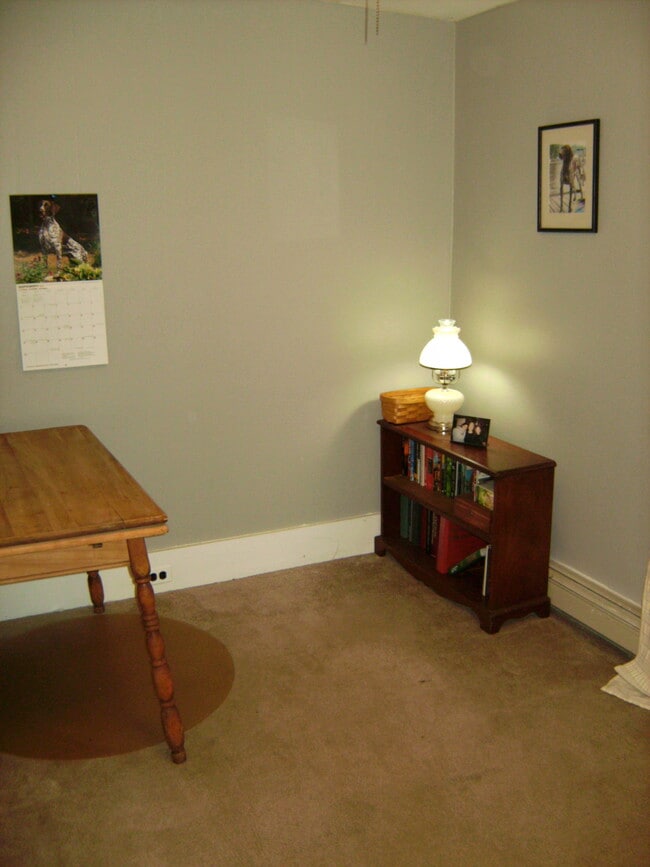 Building Photo - 39 Exeter Rd